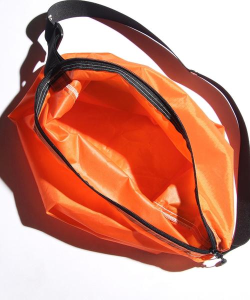 BEAUTY&YOUTH UNITED ARROWS(ビューティーアンドユースユナイテッドアローズ)の「<JULY NINE> NYLON SHOULDER/バッグ ◆(ショルダーバッグ・メンズ・ブラック/オレンジ/イエロー/コバルトブルー/グレー/ホワイト・FREE)」の12枚目の写真