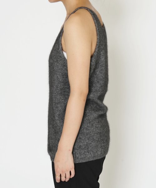 FIGARO Paris（フィガロパリ）の「エアリーファー キャミソール◆（ニット/セーター・レディース・チャコールグレー/ブラック・FREE）」の6枚目の写真
