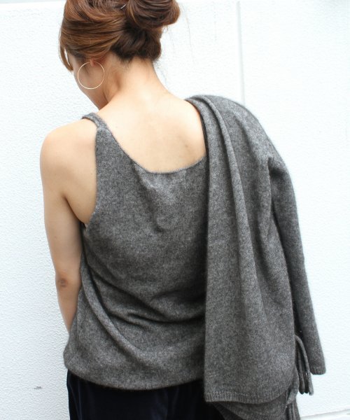 FIGARO Paris（フィガロパリ）の「エアリーファー キャミソール◆（ニット/セーター・レディース・チャコールグレー/ブラック・FREE）」の13枚目の写真