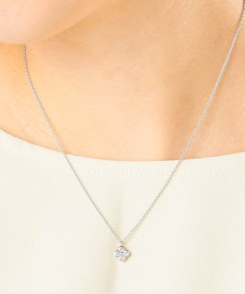 va vendome aoyama（ヴイエーヴァンドームアオヤマ）の「シルバー ジルコニアフラワーネックレス（ネックレス・レディース・イエローゴールド/シルバー/ピンクゴールド・40cm）」の7枚目の写真