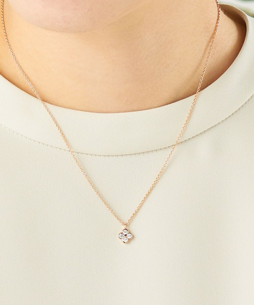 va vendome aoyama（ヴイエーヴァンドームアオヤマ）の「シルバー ジルコニアフラワーネックレス（ネックレス・レディース・イエローゴールド/シルバー/ピンクゴールド・40cm）」の5枚目の写真