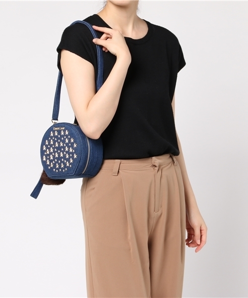DRESSCAMP(ドレスキャンプ)の「DRESSCAMP (ドレスキャンプ)TRIANGULAR スタースタッズ2WAYデニムラウンドショルダーバッグポシェット(ショルダーバッグ・レディース・インディゴブルー・FREE)」の2枚目の写真