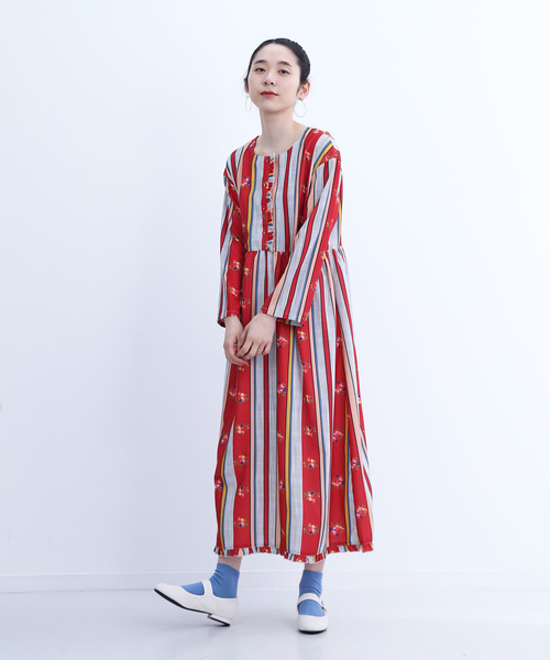 merlot plus（メルロープリュス）の「アレンジローズストライプ柄ワンピース7475（ワンピース・レディース・ブルー/レッド・FREE）」の4枚目の写真