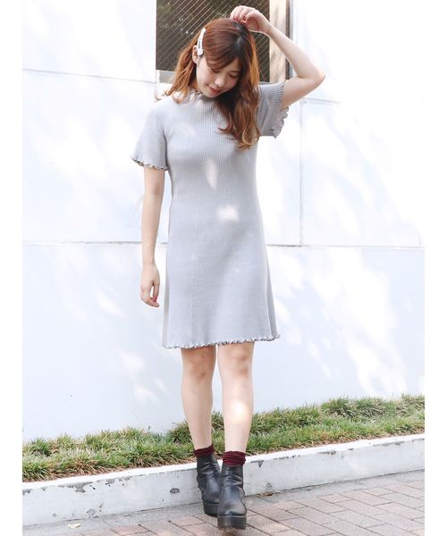 dazzlin（ダズリン）の「フリルネック半袖ニットワンピース