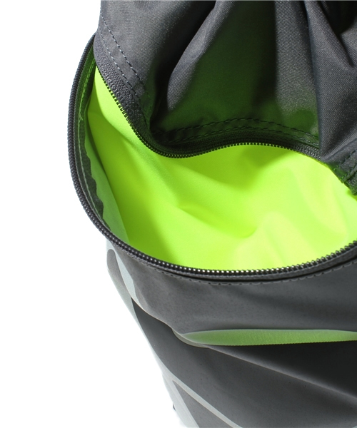 NIKE(ナイキ)の「ナイキ チームトレーニング ジムサック NIKE TEAM TRAINING GYMSACK - V(バックパック/リュック・メンズ・ブラック/グレー・ONE SIZE)」の7枚目の写真