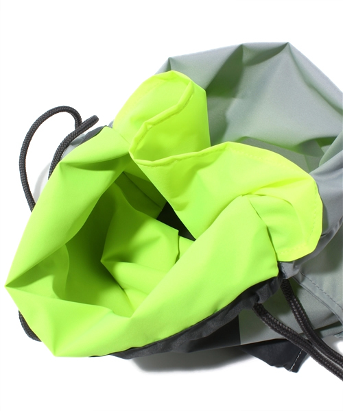 NIKE(ナイキ)の「ナイキ チームトレーニング ジムサック NIKE TEAM TRAINING GYMSACK - V(バックパック/リュック・メンズ・ブラック/グレー・ONE SIZE)」の8枚目の写真