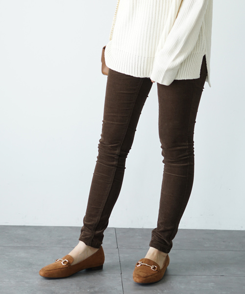 earth music&ecology（アースミュージックアンドエコロジー）の「スキスキスキニー(コーデュロイ) ●＊（その他パンツ・レディース・ブラック/ベージュ/ブラウン/ネイビー/ボルドー/カーキ・S/M/L/XS）」の3枚目の写真