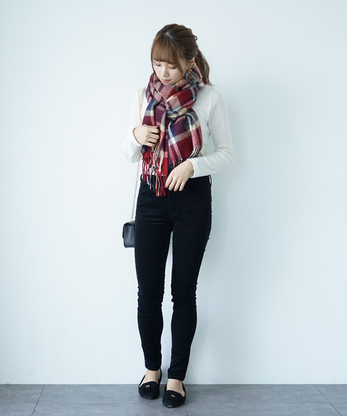 earth music&ecology（アースミュージックアンドエコロジー）の「スキスキスキニー(コーデュロイ) ●＊（その他パンツ・レディース・ブラック/ベージュ/ブラウン/ネイビー/ボルドー/カーキ・S/M/L/XS）」の2枚目の写真