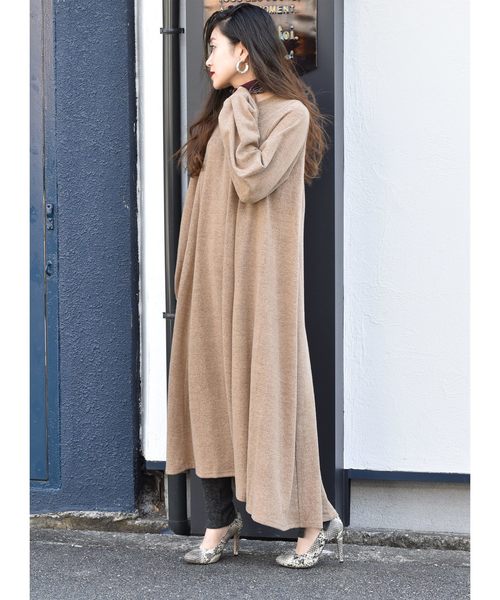LHELBIE(レルビエ)の「ボリュームシルエットニットフレアイレヘムワンピース(ワンピース・レディース・ブラック/ベージュ/ブルー・M)」の2枚目の写真