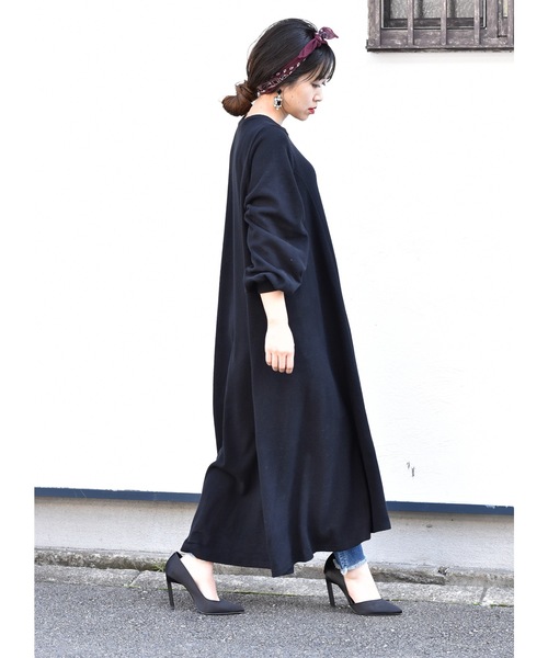 LHELBIE(レルビエ)の「ボリュームシルエットニットフレアイレヘムワンピース(ワンピース・レディース・ブラック/ベージュ/ブルー・M)」の1枚目の写真