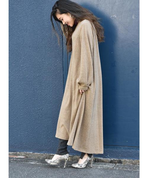 LHELBIE(レルビエ)の「ボリュームシルエットニットフレアイレヘムワンピース(ワンピース・レディース・ブラック/ベージュ/ブルー・M)」の15枚目の写真