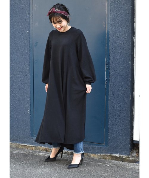 LHELBIE(レルビエ)の「ボリュームシルエットニットフレアイレヘムワンピース(ワンピース・レディース・ブラック/ベージュ/ブルー・M)」の6枚目の写真