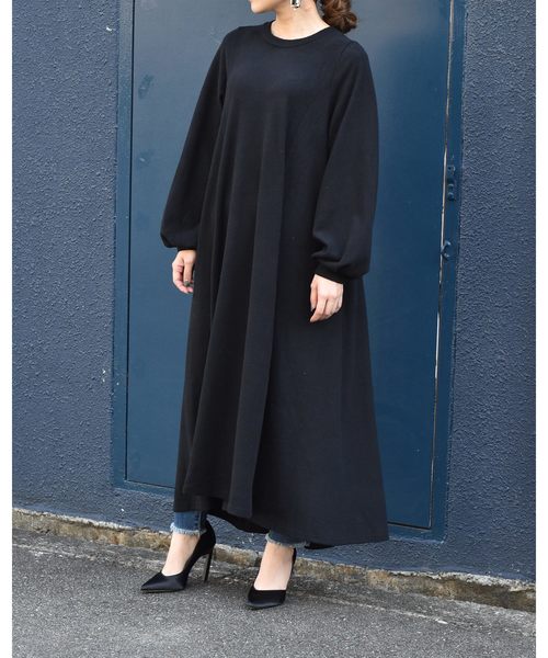 LHELBIE(レルビエ)の「ボリュームシルエットニットフレアイレヘムワンピース(ワンピース・レディース・ブラック/ベージュ/ブルー・M)」の8枚目の写真