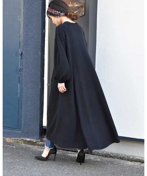 LHELBIE(レルビエ)の「ボリュームシルエットニットフレアイレヘムワンピース(ワンピース・レディース・ブラック/ベージュ/ブルー・M)」の16枚目の写真