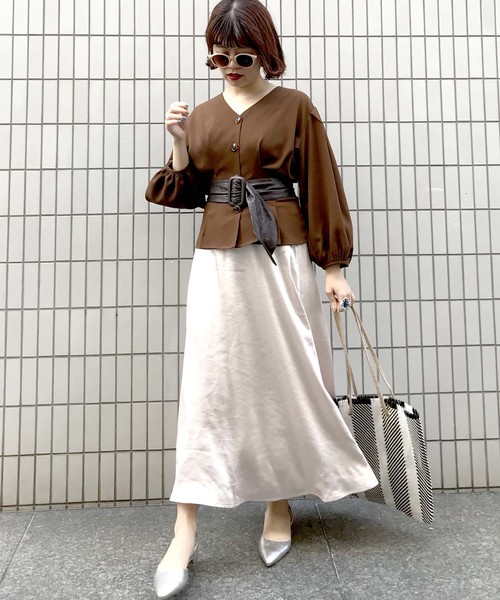 archives（アルシーヴ）の「vintageサテンフレアスカート