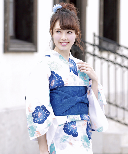 bonheur saisons(ボヌールセゾン)の「浴衣3点セット (浴衣+帯+下駄)「bonheur saisons/ボヌールセゾン」(浴衣・レディース・ネイビー/ホワイト系その他7/ブルー系その他6/ホワイト×ブルー/ダークネイビー/ホワイト系その他5/ホワイト系その他4/ライトブルー/ホワイト系その他6・FREE)」の2枚目の写真