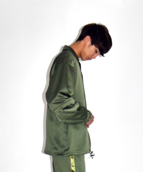 SUPERTHANKS(スーパーサンクス)の「サテンビッグシルエット2WAYコーチジャケット■セットアップ対応■(ユニセックス)(ブルゾン・メンズ・ホワイト/ブラック/モカ/カーキ・SMALL/MEDIUM/LARGE)」の8枚目の写真