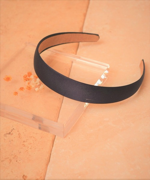 VIBGYOR Women（ヴィブジョー　ウィメン）の「セミワイドカチューシャ（カチューシャ・レディース・ブラック/ベージュ/パープル/ネイビー/レッド/グリーン・FREE）」の2枚目の写真