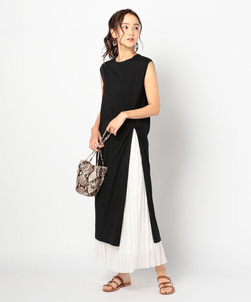 NOLLEY’S(ノーリーズ)の「ソフト天竺ツイストスリットワンピース(ワンピース・レディース・ライトブルー/ブラック/ベージュ・FREE)」の2枚目の写真