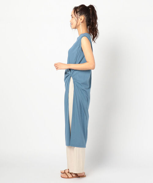 NOLLEY’S(ノーリーズ)の「ソフト天竺ツイストスリットワンピース(ワンピース・レディース・ライトブルー/ブラック/ベージュ・FREE)」の13枚目の写真