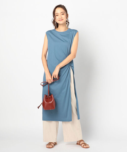 NOLLEY’S(ノーリーズ)の「ソフト天竺ツイストスリットワンピース(ワンピース・レディース・ライトブルー/ブラック/ベージュ・FREE)」の7枚目の写真