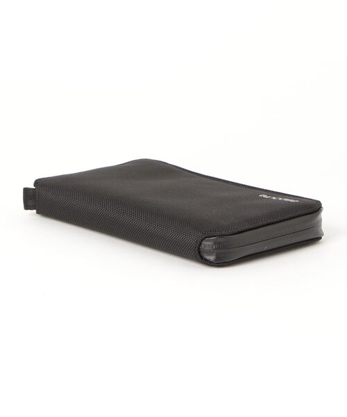 incase（インケース）の「INTR40053Passport WalletBlack（クラッチバッグ）」 WEAR