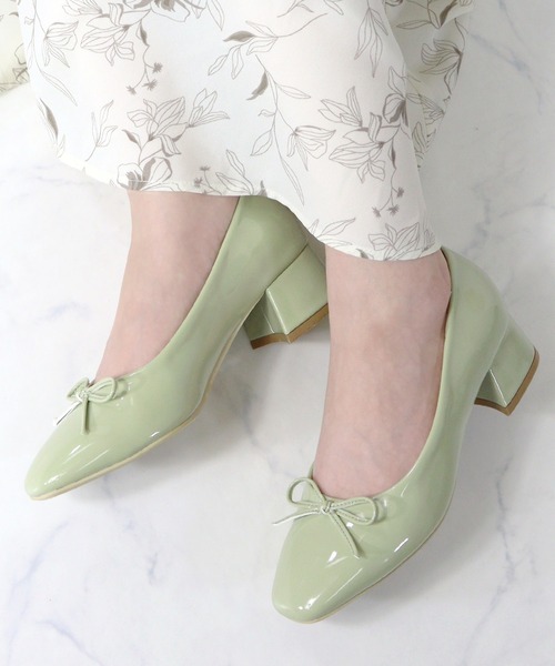 LibertyDoll(リバティードール)の「Liberty doll / スクエアトゥ4.5cmチャンキーヒール美脚バレエパンプス(1155)(バレエシューズ・レディース・アイボリー/グリーン/グレイッシュベージュ/ブラック/ブラック系その他/ホワイト系その他/ブラック系その他2/シルバー系その他/ゴールド系その他/シルバー・L/LL/M/S/3L/SS)」の1枚目の写真