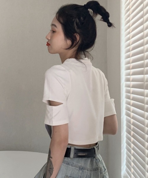 MANGROVE（マングローブ）の「クロップド丈オフネックカットアウトTシャツ（Tシャツ/カットソー・レディース・ホワイト/ブラック/グリーン/ブルー/ピンク・FREE）」の11枚目の写真