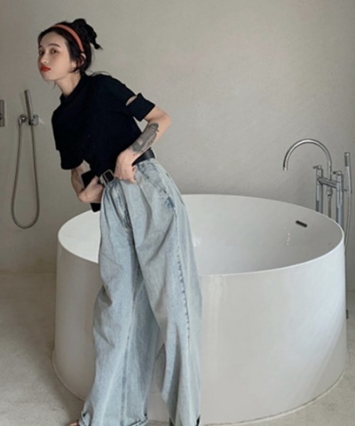 MANGROVE（マングローブ）の「クロップド丈オフネックカットアウトTシャツ（Tシャツ/カットソー・レディース・ホワイト/ブラック/グリーン/ブルー/ピンク・FREE）」の8枚目の写真