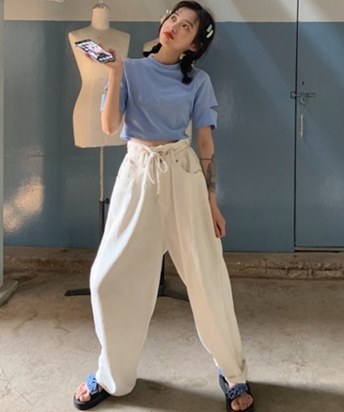 MANGROVE（マングローブ）の「クロップド丈オフネックカットアウトTシャツ（Tシャツ/カットソー・レディース・ホワイト/ブラック/グリーン/ブルー/ピンク・FREE）」の10枚目の写真