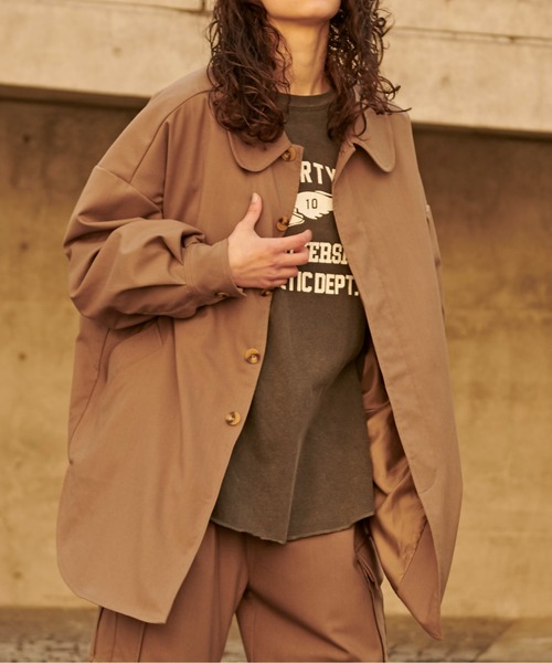 kha:ki(カーキ)の「「KHA:KI / カーキ」ワイドカラーオーバージャケット(ダウンジャケット/コート・レディース・ブラウン/カーキ/ダークネイビー・2/1)」の1枚目の写真