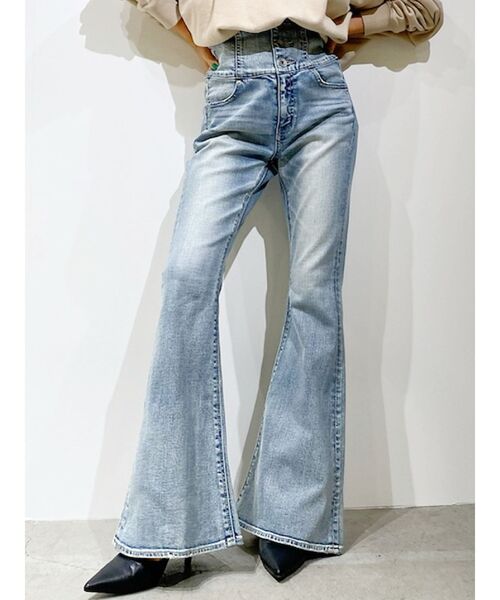 GYDA(ジェイダ)の「ハイウエストボタンフレアデニムパンツ(デニムパンツ・レディース・ライトブルー/ブラック/インディゴブルー・SMALL/MEDIUM/X-SMALL)」の7枚目の写真