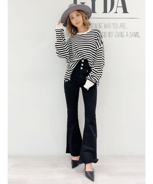 GYDA(ジェイダ)の「ハイウエストボタンフレアデニムパンツ(デニムパンツ・レディース・ライトブルー/ブラック/インディゴブルー・SMALL/MEDIUM/X-SMALL)」の4枚目の写真