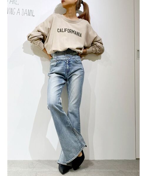 【しずく餅商品】GYDA 未使用 ライト ブルーデニム フレアパンツ GYDA（ジェイダ）の「ハイウエストボタンフレアデニムパンツ