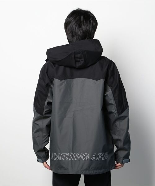 A BATHING APE（アベイシングエイプ）の「BAPE 3 LAYER HOODIE JACKET M（マウンテンパーカー・メンズ・ベージュ/ブラック・LARGE/MEDIUM/XX-LARGE/X-LARGE/SMALL）」の4枚目の写真