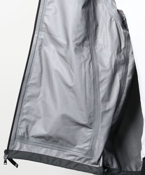 A BATHING APE（アベイシングエイプ）の「BAPE 3 LAYER HOODIE JACKET M（マウンテンパーカー・メンズ・ベージュ/ブラック・LARGE/MEDIUM/XX-LARGE/X-LARGE/SMALL）」の5枚目の写真