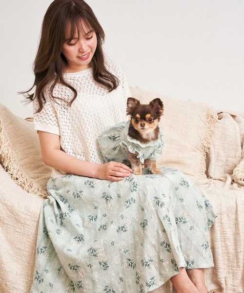 Ai様☆モルモット服 小花柄ワンピース２点&ヘタリボンヘアバンド２点 Toyome（トヨミー）の「【飼い主と犬服のペアルックセット】花柄