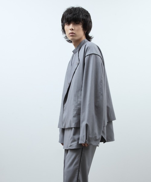 unlow(アンロー)の「パイピングノーカラーダブルジャケット(セットアップ対応)(ノーカラージャケット・メンズ・ライトグレー/ブラック・M/L)」の14枚目の写真