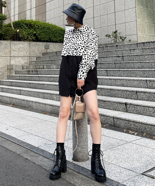 SPIRALGIRL(スパイラルガール)の「バイカラー2wayドッキングシャツ(シャツ/ブラウス・レディース・ブラック/グレー・FREE)」の2枚目の写真