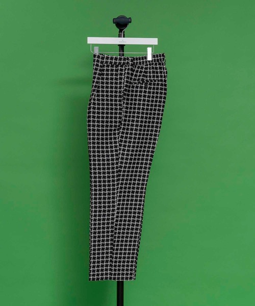 MAISON SPECIAL（メゾンスペシャル）の「《ユニセックスアイテム》ハウンドトゥースオリジナルジャガードストレートパンツ 【MAISON SPECIAL/メゾンスペシャル】（その他パンツ・メンズ・オフホワイト/ピンク・1/0/2）」の2枚目の写真
