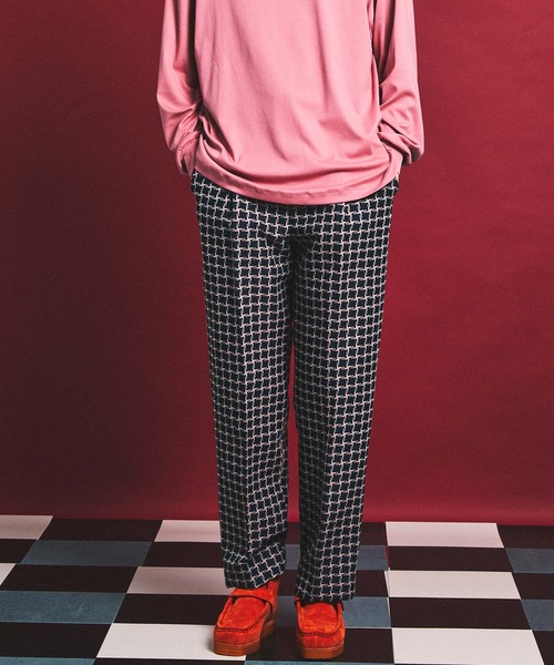 MAISON SPECIAL（メゾンスペシャル）の「《ユニセックスアイテム》ハウンドトゥースオリジナルジャガードストレートパンツ 【MAISON SPECIAL/メゾンスペシャル】（その他パンツ・メンズ・オフホワイト/ピンク・1/0/2）」の9枚目の写真