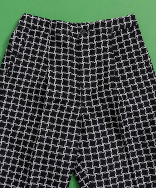 MAISON SPECIAL（メゾンスペシャル）の「《ユニセックスアイテム》ハウンドトゥースオリジナルジャガードストレートパンツ 【MAISON SPECIAL/メゾンスペシャル】（その他パンツ・メンズ・オフホワイト/ピンク・1/0/2）」の8枚目の写真
