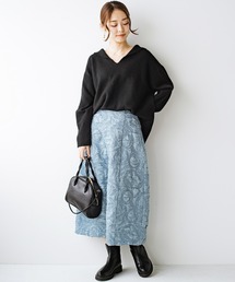 シンプルトップスを合わせるだけでパッとお出かけできちゃう華やぎジャカードスカート