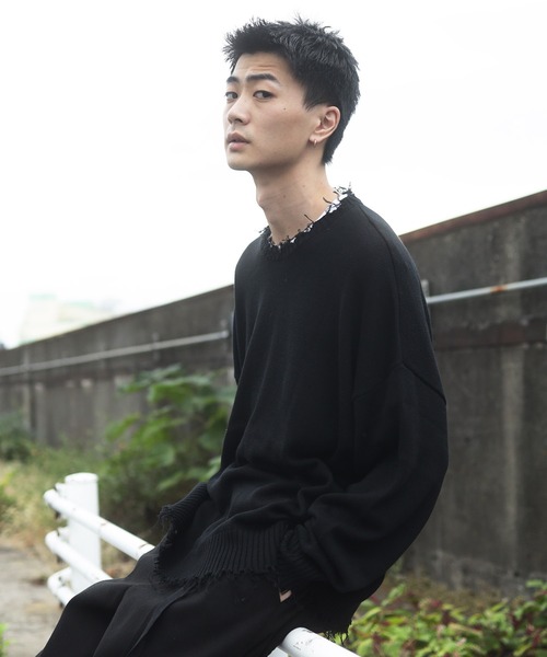 Lulu ＆ Arnie（るるあんどあーにー）の「オーバーサイズ クルーネック ダメージ ニット セーター（ニット/セーター・メンズ・ホワイト/ブラック/ブラウン・MEDIUM/LARGE）」の2枚目の写真