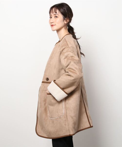 Shelly island（シェリーアイランド）の「フェイクスウェードパイピングノ-カラ-コート（ノーカラーコート・レディース・ベージュ・M）」の8枚目の写真