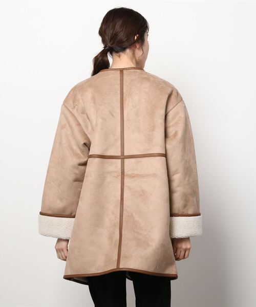 Shelly island（シェリーアイランド）の「フェイクスウェードパイピングノ-カラ-コート（ノーカラーコート・レディース・ベージュ・M）」の9枚目の写真