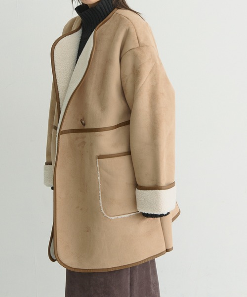 Shelly island（シェリーアイランド）の「フェイクスウェードパイピングノ-カラ-コート（ノーカラーコート・レディース・ベージュ・M）」の4枚目の写真
