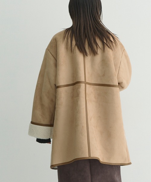 Shelly island（シェリーアイランド）の「フェイクスウェードパイピングノ-カラ-コート（ノーカラーコート・レディース・ベージュ・M）」の6枚目の写真