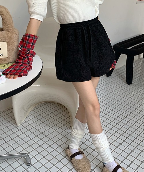 me+em select(ミームセレクト)の「カットオフハイウエストボアショートパンツ(その他パンツ・レディース・ブラック/レッド/アイボリー・FREE)」の22枚目の写真