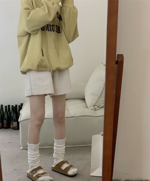 me+em select(ミームセレクト)の「カットオフハイウエストボアショートパンツ(その他パンツ・レディース・ブラック/レッド/アイボリー・FREE)」の6枚目の写真